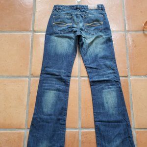 Bluenotes Paris NWOT Lightweight  Medium with Light Wash Jean